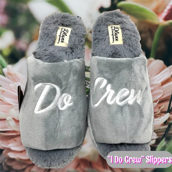 💍 NWT Dluxe by Dearfoams “I Do Crew” Slippers 💍 - Picture 8 of 9